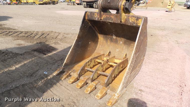image for item DB3307 1990 Caterpillar 235C excavator