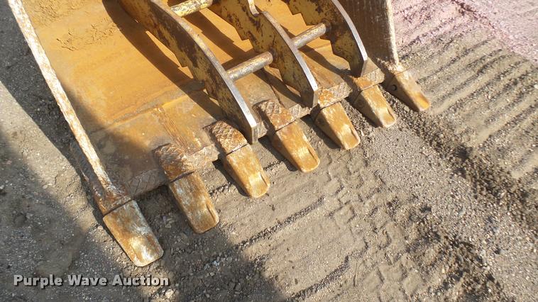 image for item DB3307 1990 Caterpillar 235C excavator