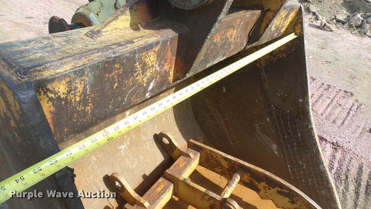 image for item DB3307 1990 Caterpillar 235C excavator