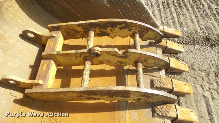 image for item DB3307 1990 Caterpillar 235C excavator