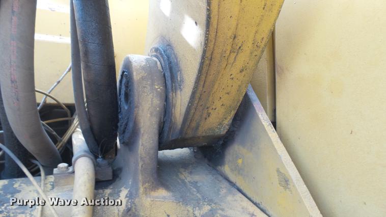image for item DB3307 1990 Caterpillar 235C excavator
