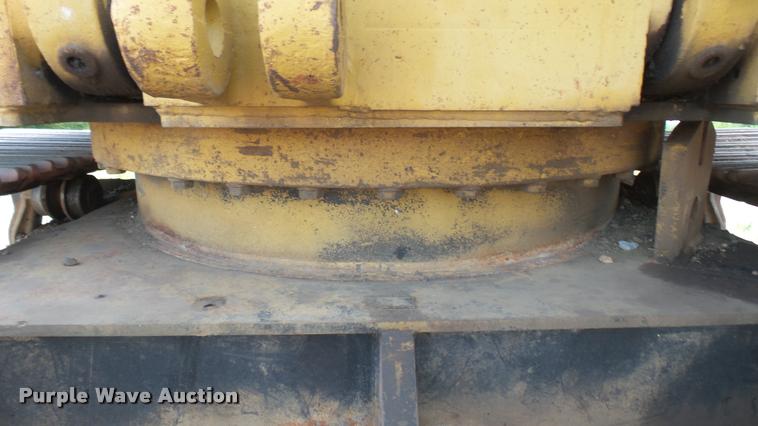 image for item DB3307 1990 Caterpillar 235C excavator
