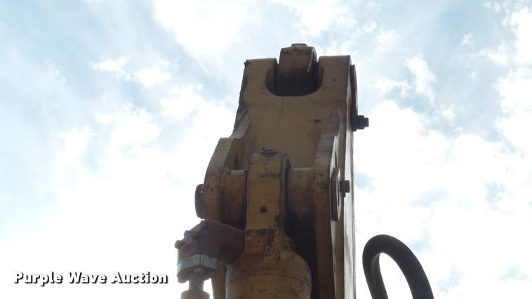 image for item DB3307 1990 Caterpillar 235C excavator