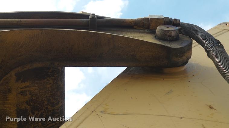 image for item DB3307 1990 Caterpillar 235C excavator