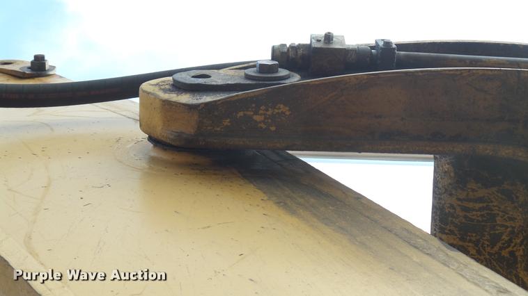 image for item DB3307 1990 Caterpillar 235C excavator