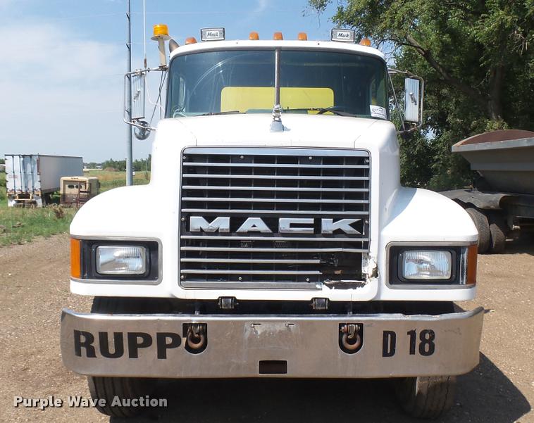 image for item DB3318 1994 Mack CH613 tank truck