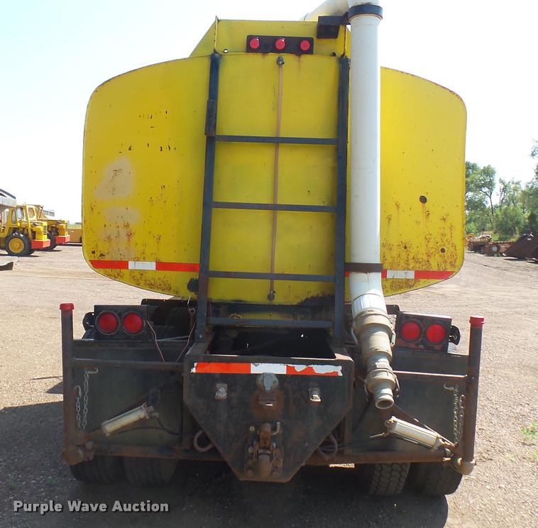 image for item DB3318 1994 Mack CH613 tank truck