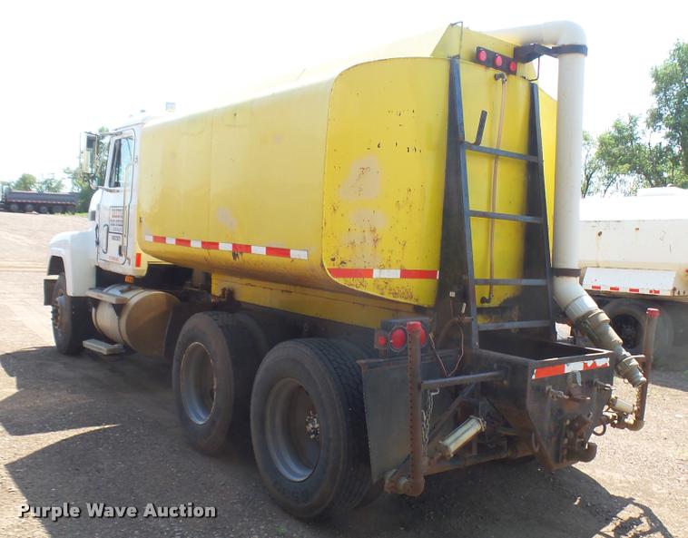 image for item DB3318 1994 Mack CH613 tank truck