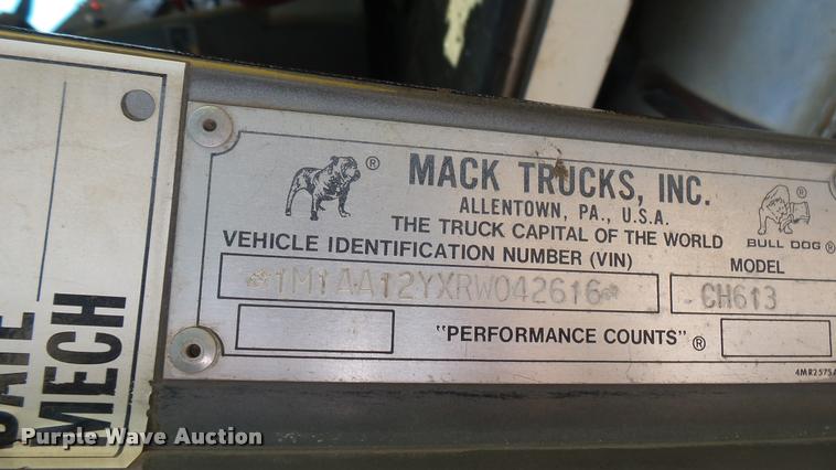 image for item DB3318 1994 Mack CH613 tank truck