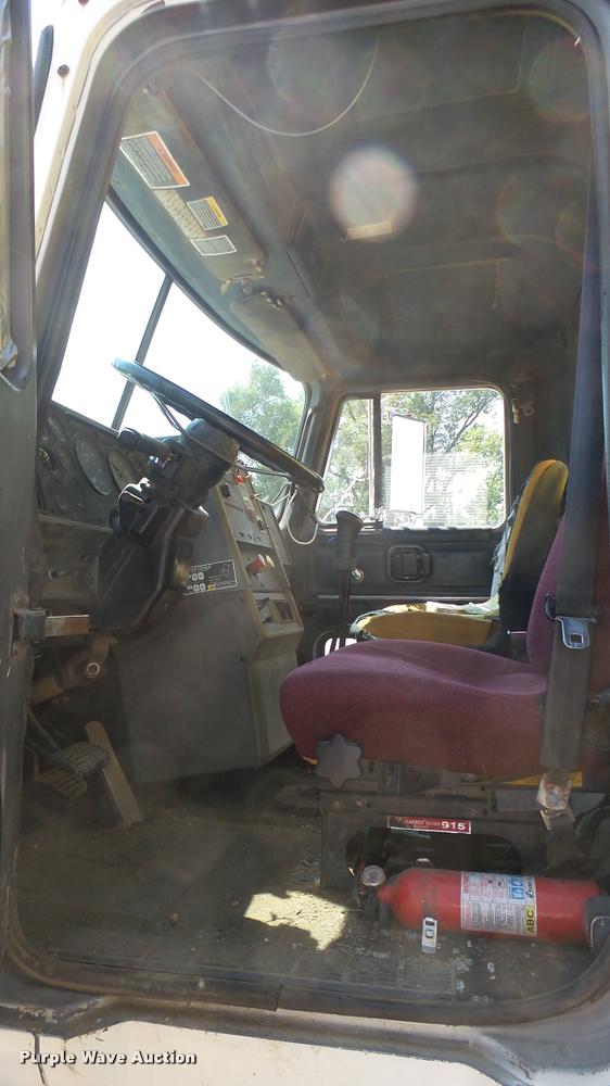 image for item DB3318 1994 Mack CH613 tank truck