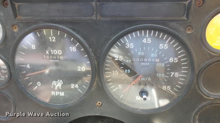 image for item DB3318 1994 Mack CH613 tank truck