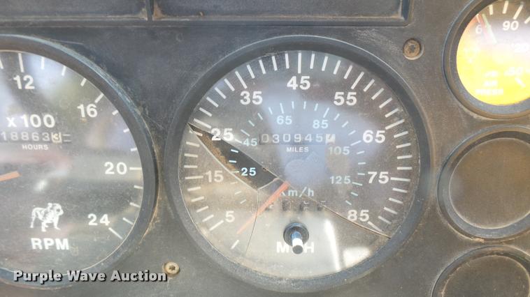 image for item DB3318 1994 Mack CH613 tank truck