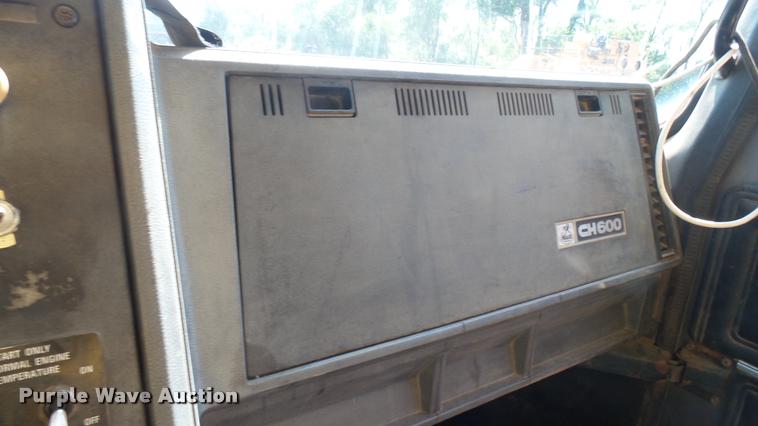 image for item DB3318 1994 Mack CH613 tank truck