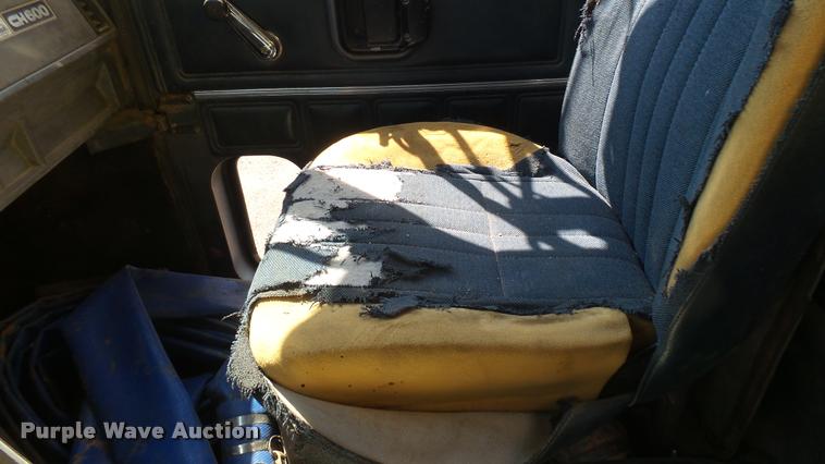 image for item DB3318 1994 Mack CH613 tank truck