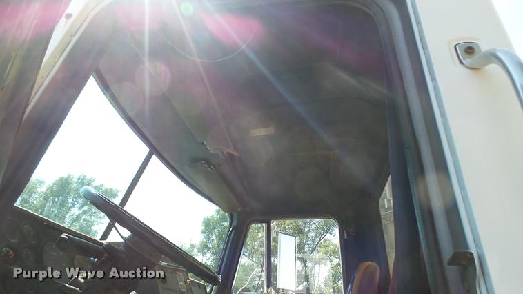 image for item DB3318 1994 Mack CH613 tank truck