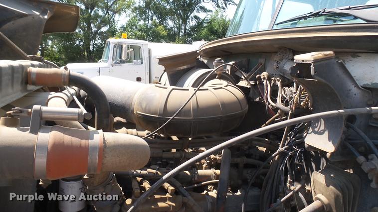 image for item DB3318 1994 Mack CH613 tank truck