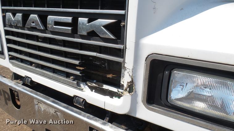 image for item DB3318 1994 Mack CH613 tank truck