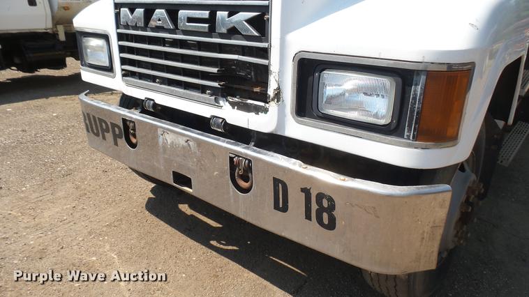 image for item DB3318 1994 Mack CH613 tank truck