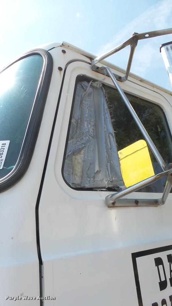 image for item DB3318 1994 Mack CH613 tank truck