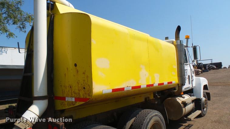 image for item DB3318 1994 Mack CH613 tank truck