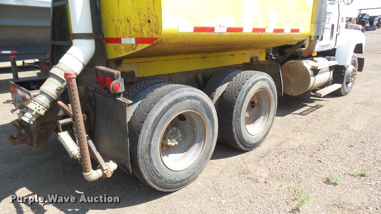 image for item DB3318 1994 Mack CH613 tank truck