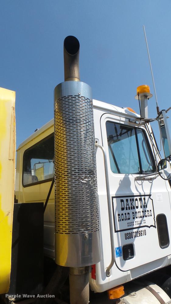 image for item DB3318 1994 Mack CH613 tank truck