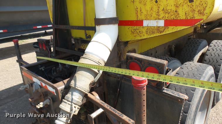 image for item DB3318 1994 Mack CH613 tank truck