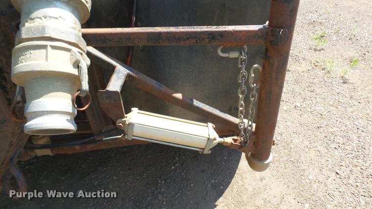 image for item DB3318 1994 Mack CH613 tank truck