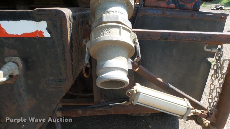 image for item DB3318 1994 Mack CH613 tank truck