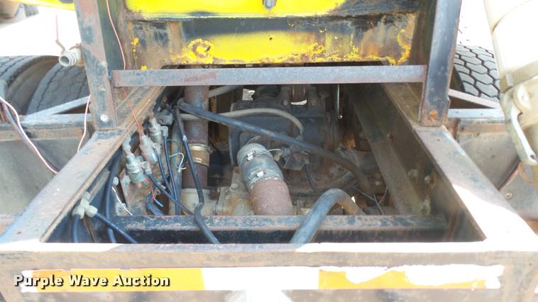 image for item DB3318 1994 Mack CH613 tank truck