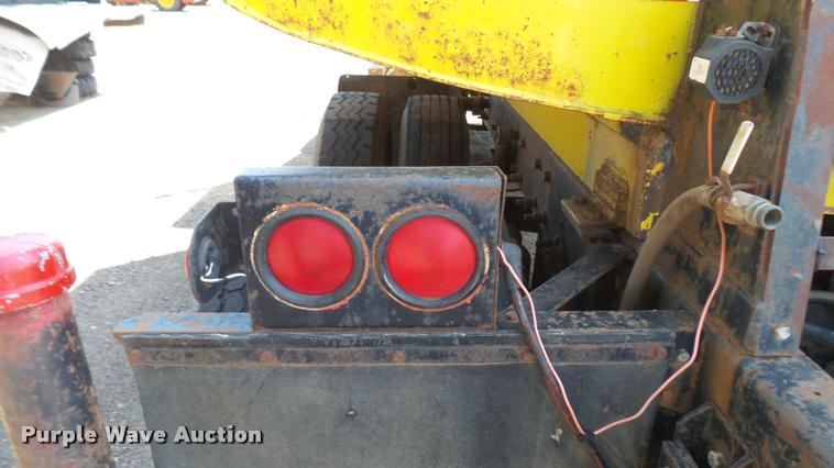 image for item DB3318 1994 Mack CH613 tank truck