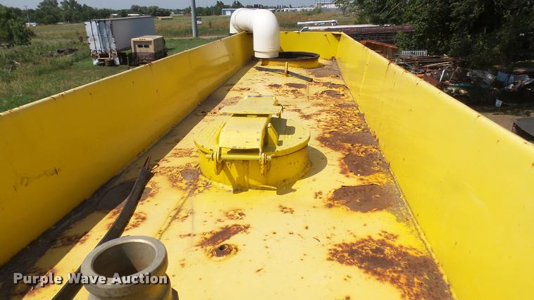 image for item DB3318 1994 Mack CH613 tank truck