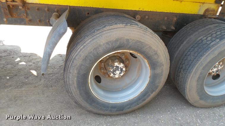 image for item DB3318 1994 Mack CH613 tank truck