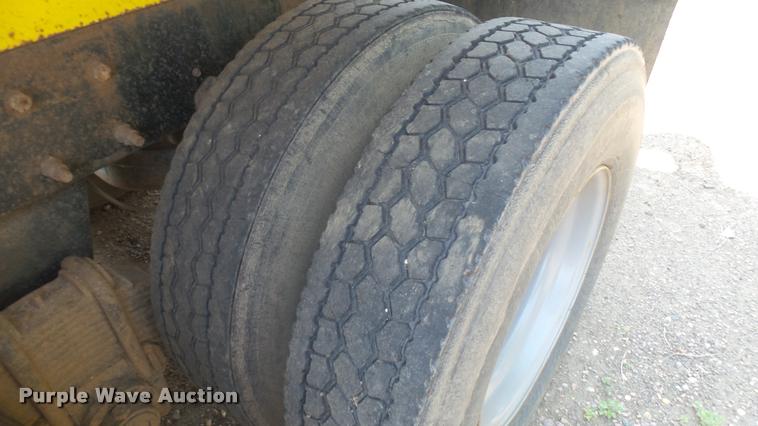 image for item DB3318 1994 Mack CH613 tank truck