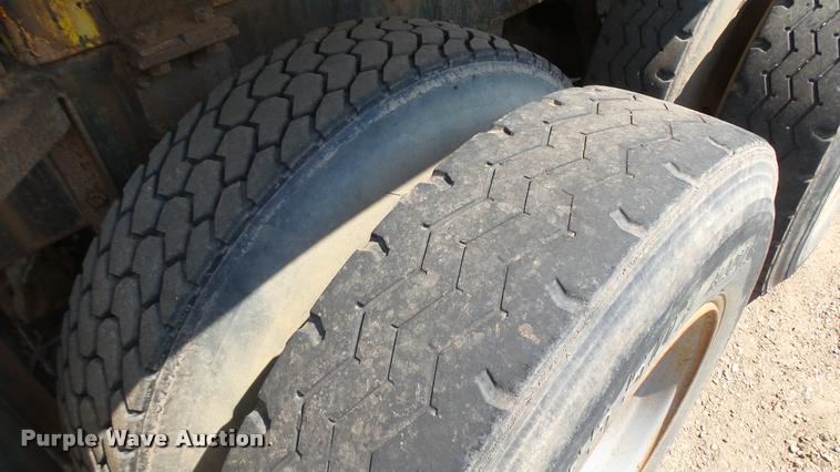 image for item DB3318 1994 Mack CH613 tank truck