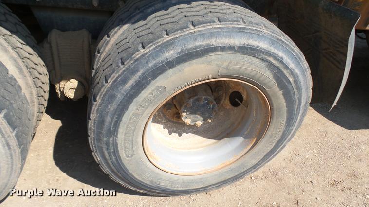 image for item DB3318 1994 Mack CH613 tank truck