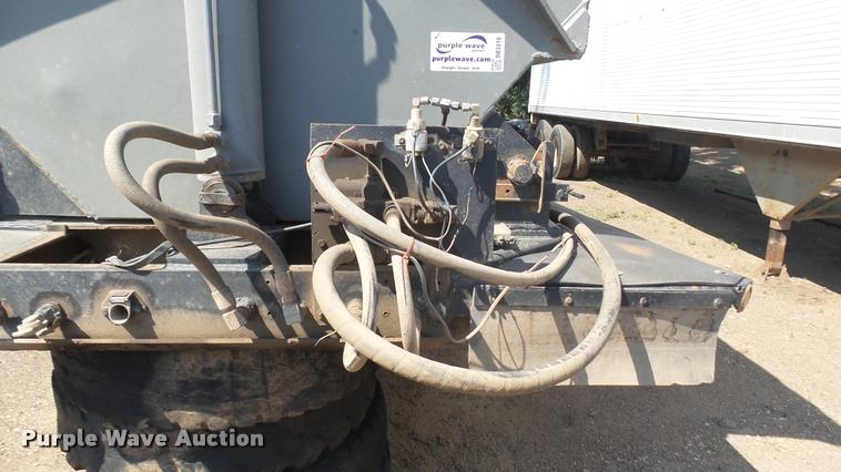 image for item DB3319 1997 Smithco SC2002 side dump trailer