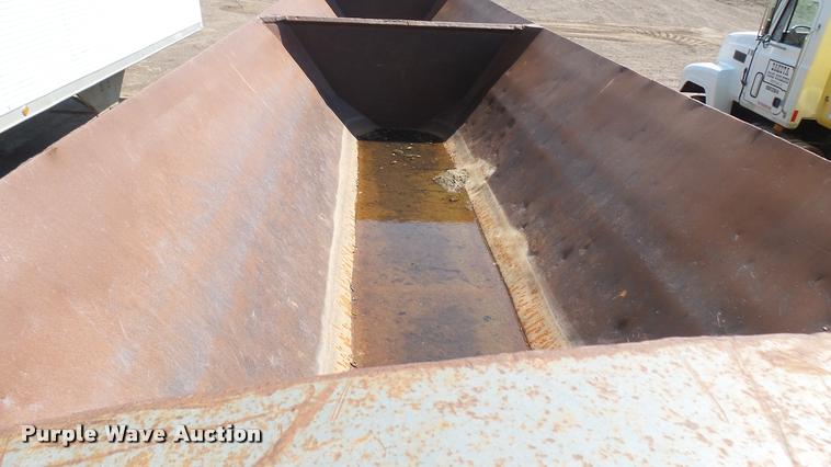 image for item DB3319 1997 Smithco SC2002 side dump trailer