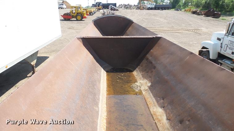 image for item DB3319 1997 Smithco SC2002 side dump trailer