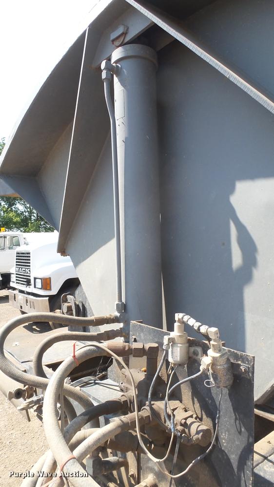 image for item DB3319 1997 Smithco SC2002 side dump trailer