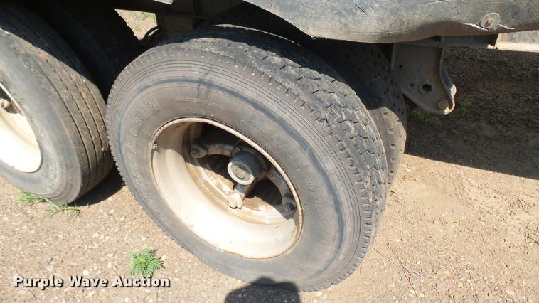 image for item DB3319 1997 Smithco SC2002 side dump trailer