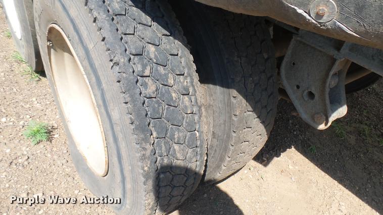 image for item DB3319 1997 Smithco SC2002 side dump trailer