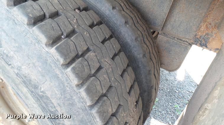 image for item DB3319 1997 Smithco SC2002 side dump trailer