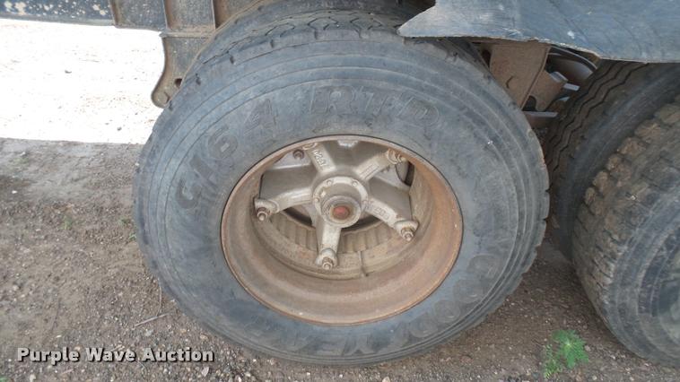 image for item DB3319 1997 Smithco SC2002 side dump trailer