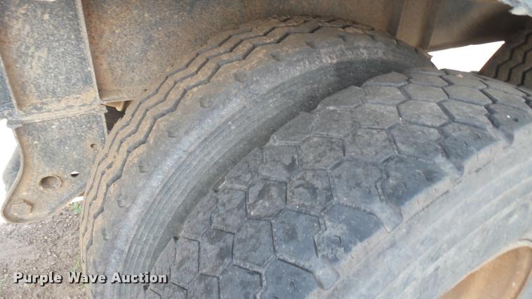 image for item DB3319 1997 Smithco SC2002 side dump trailer