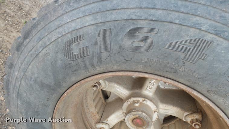 image for item DB3319 1997 Smithco SC2002 side dump trailer