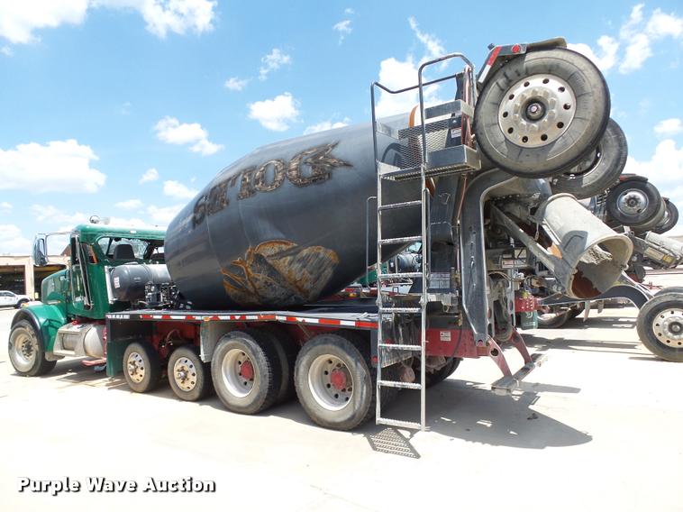 image for item DB4077 2015 Peterbilt 365 ready mix truck