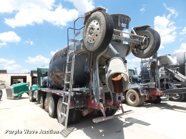 image for item DB4077 2015 Peterbilt 365 ready mix truck
