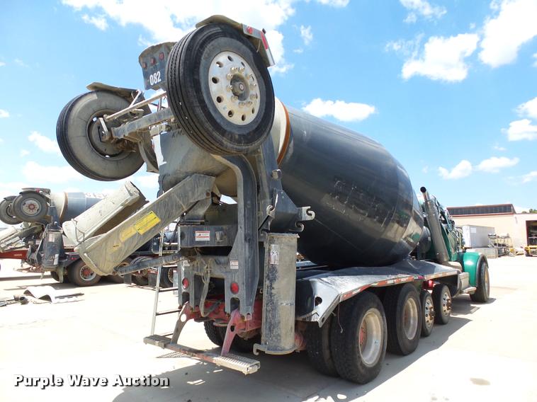 image for item DB4077 2015 Peterbilt 365 ready mix truck