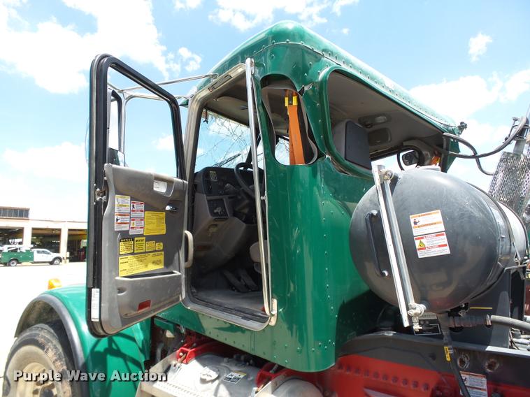 image for item DB4077 2015 Peterbilt 365 ready mix truck